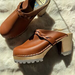 MIA Camel Clogs